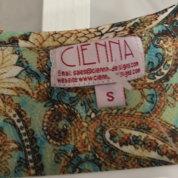 Cienna Floral Long Sleeve Dress - Picture 2 of 7